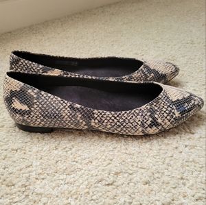 Vionic Women's Quartz Lena Pointed Ballet Flat Size 9.